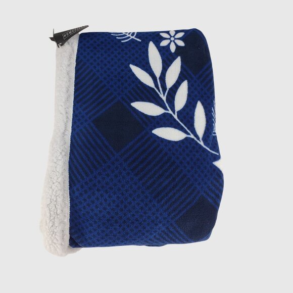 NFL Chicago Bears Super Soft Sherpa Backed Throw Blanket 60" X 70" - Picture 5 of 6